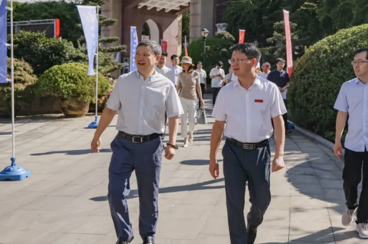 【教师节专题】反哺母校，惠泽桑梓 ——“携手足球彩票，共筑教育梦想”捐赠仪式在新昌中学举行